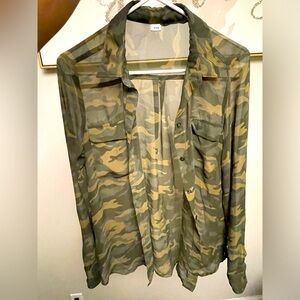 Sheer Camouflage Botton Down Blouse sz Med